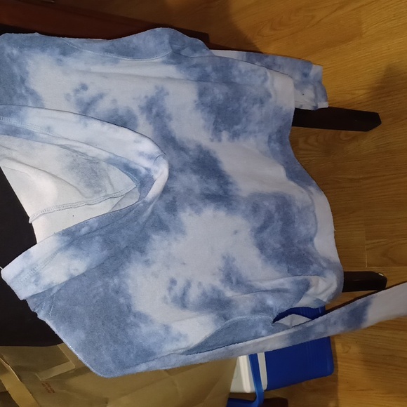 😁3/$12 Hollister fleece Hooded Top - Picture 4 of 4